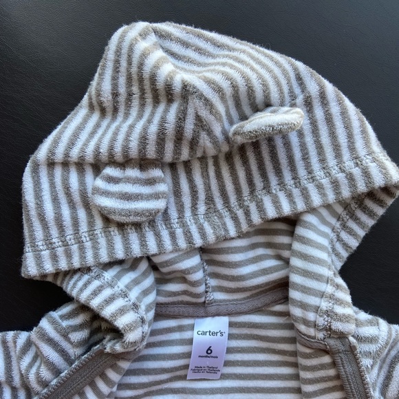 Gender Neutral Carter’s hoodie and pant set - Picture 2 of 5